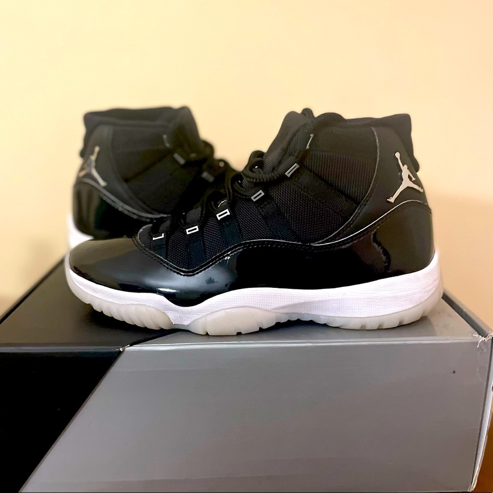 Jordan 11 jubile 25th anniversary edition
Size 8
Original box
